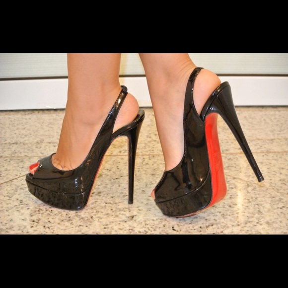 does anyone know the name of this heel ? - Picture 1 of 1